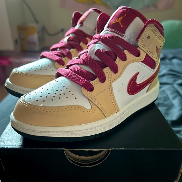 Jordan Other - Like new Jordan’s